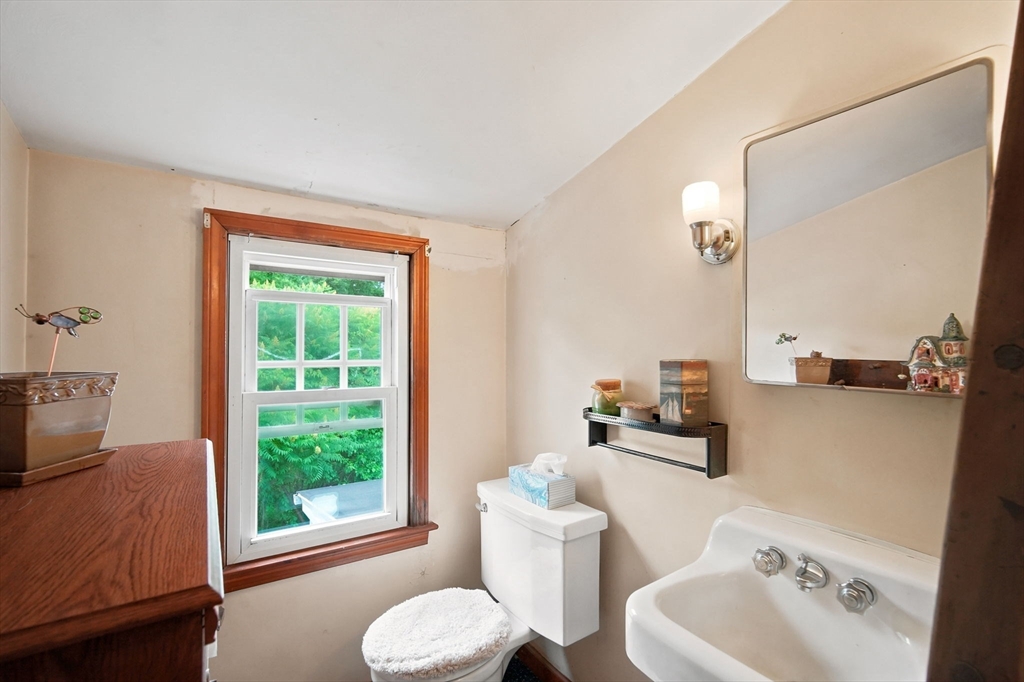 1258 Liberty Street Springfield, MA 01104 - Photo 22 of 32