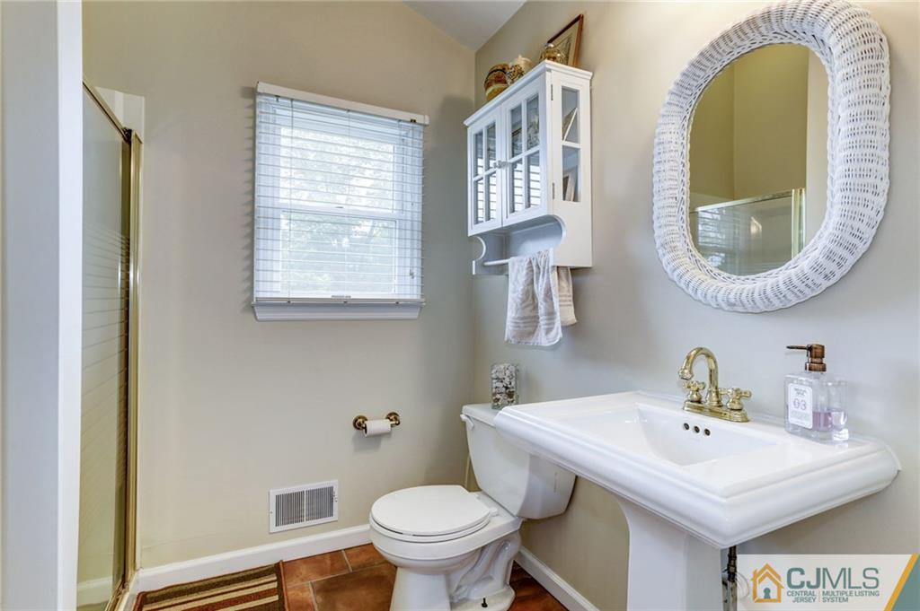 18 Clearview Road East Brunswick, NJ 08816 - Photo 15 of 25 Gallery Image 15