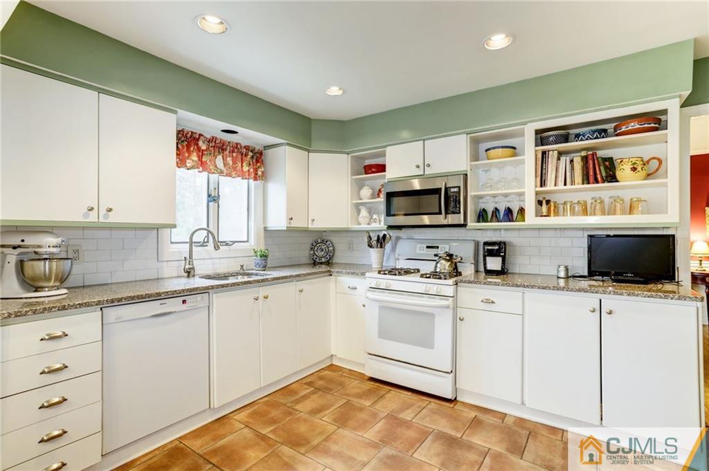 18 Clearview Road East Brunswick, NJ 08816 - Photo 8 of 25 Gallery Image 8