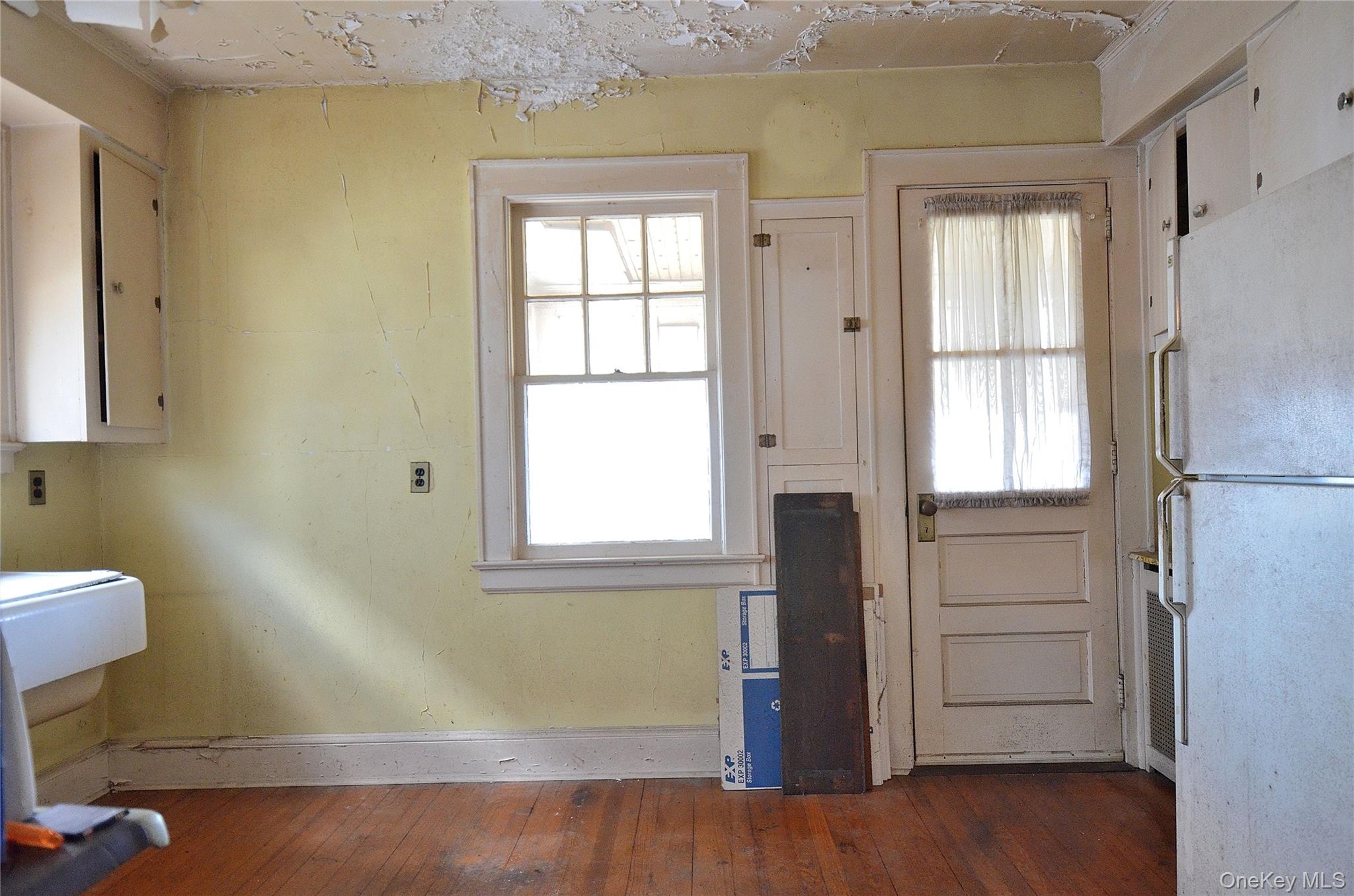 2586 Riverside Drive Wantagh, NY 11793 - Photo 11 of 28 Kitchen with entry to the rear Sun Room