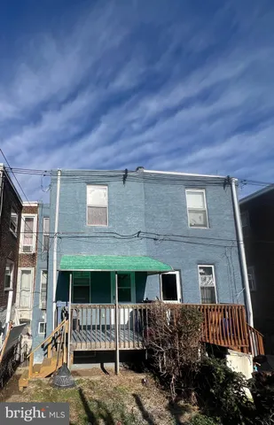 a view of a yard with outside space