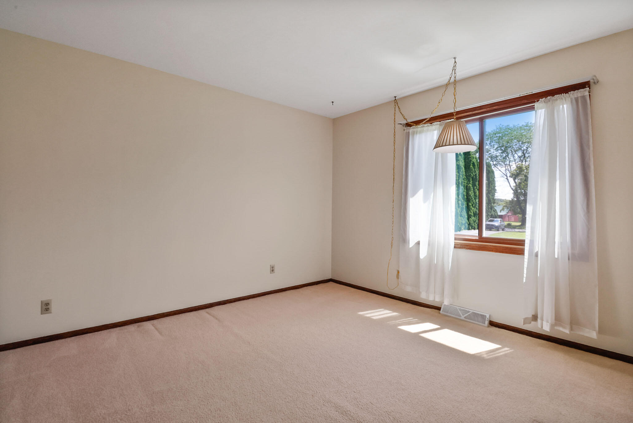 1454 Ransom Road Valparaiso, IN 46385 - Photo 14 of 33 2048x1369