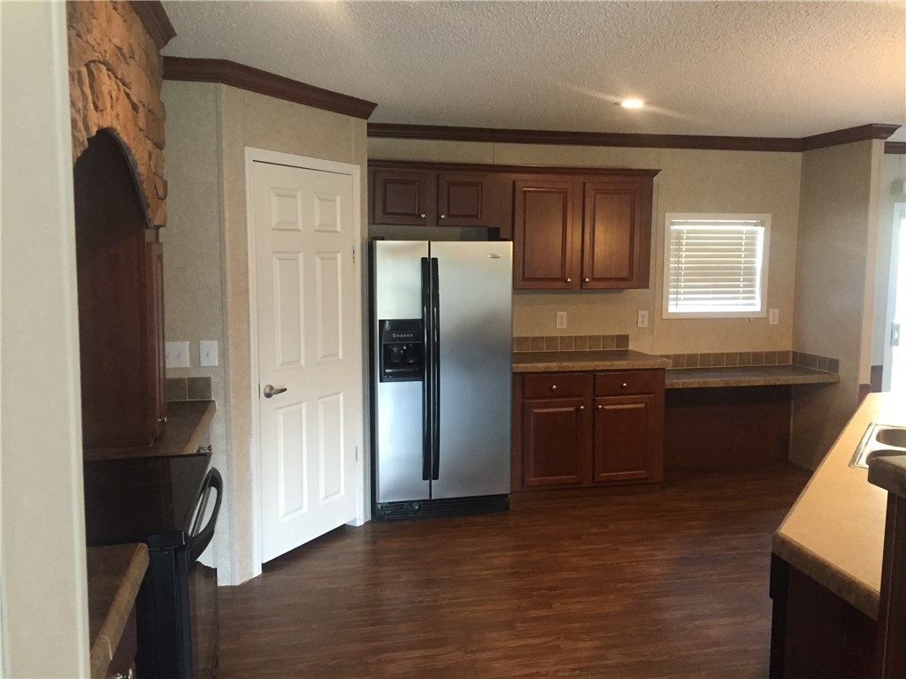 35611 Quail Road Callahan, FL 32011 - Photo 5 of 22 a kitchen with stainless steel appliances granite countertop a refrigerator and a sink