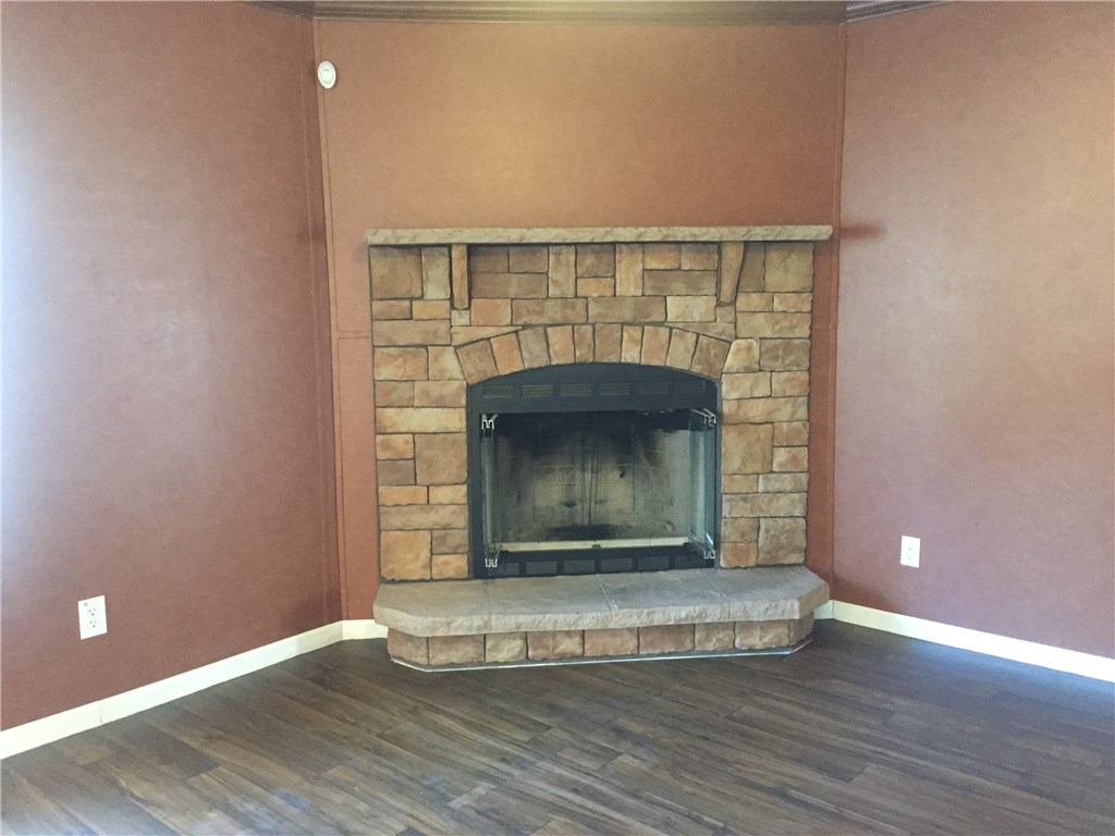 35611 Quail Road Callahan, FL 32011 - Photo 8 of 22 a living room with a fireplace