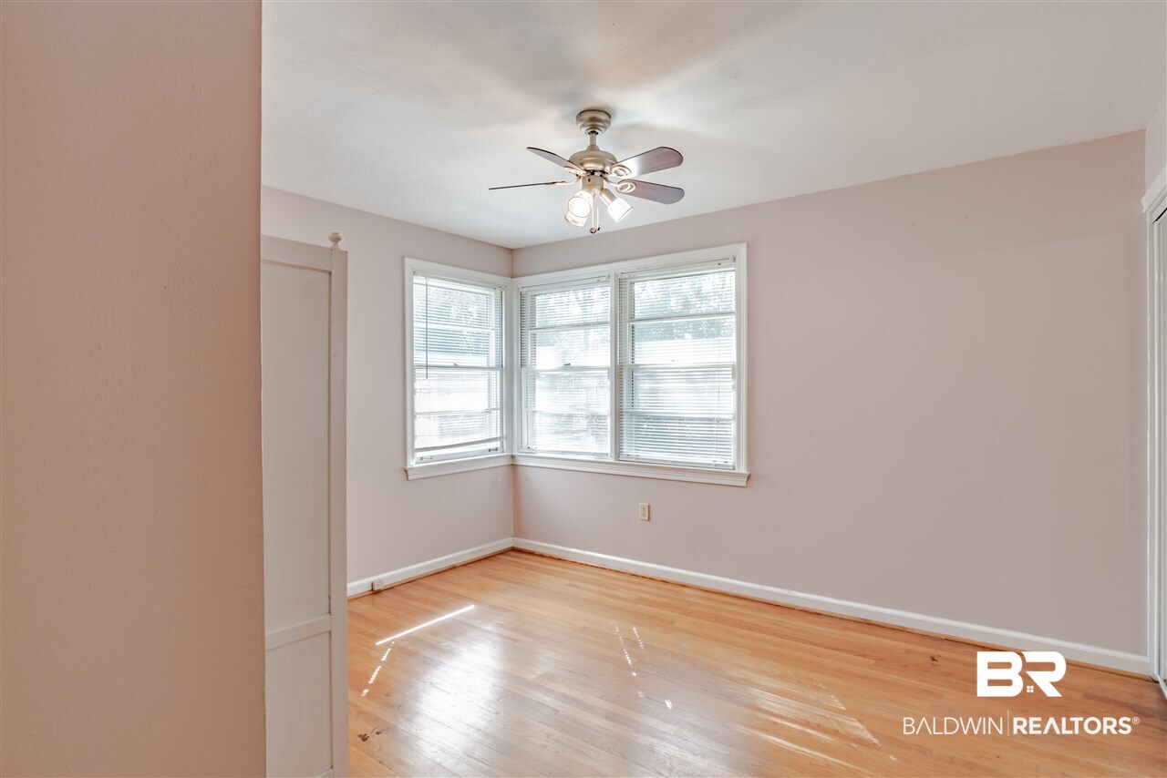 407 Thornton Place Mobile, AL 36609 - Photo 19 of 25