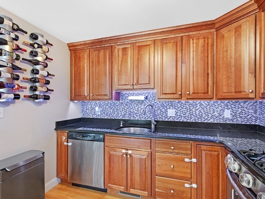 32 Common Street, Unit 23 Waltham, MA 02451 - Photo 6 of 34