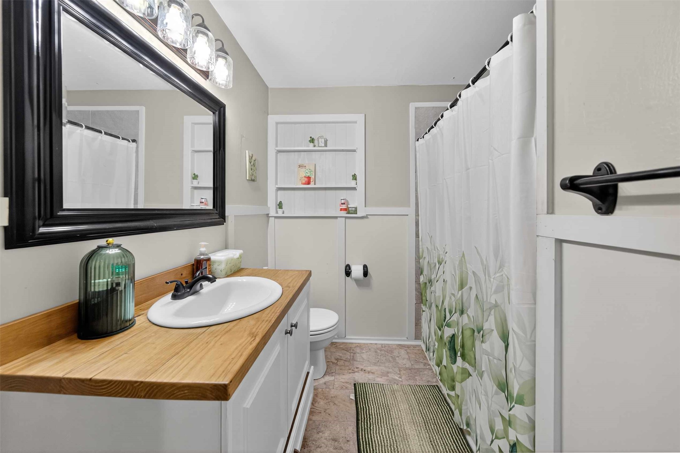 306 4th Street Palestine, TX 75803 - Photo 12 of 34 a bathroom with a sink and a mirror