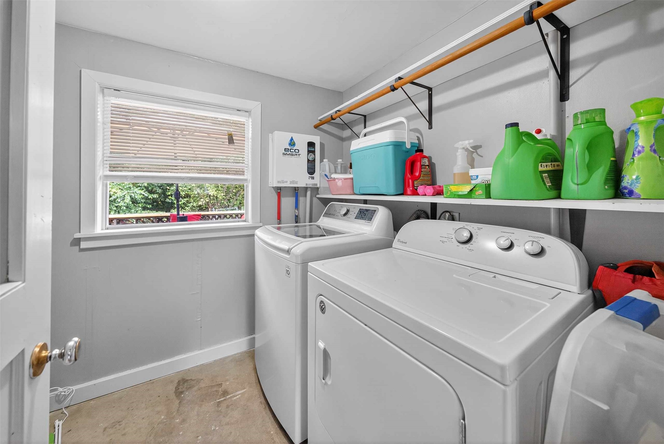 306 4th Street Palestine, TX 75803 - Photo 25 of 34 a utility room with dryer and washer