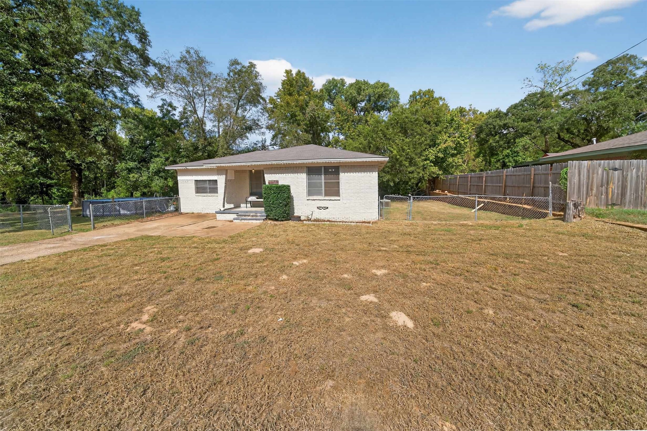 306 4th Street Palestine, TX 75803 - Photo 33 of 34 a backyard of a house with table and chairs