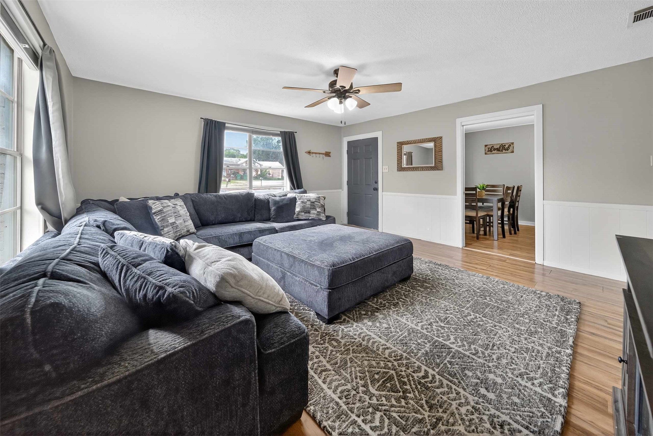 306 4th Street Palestine, TX 75803 - Photo 7 of 34 a living room with furniture and a chandelier