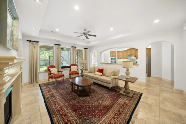 $998,000 | 15 Heather Bank Place, The Woodlands, TX 77382