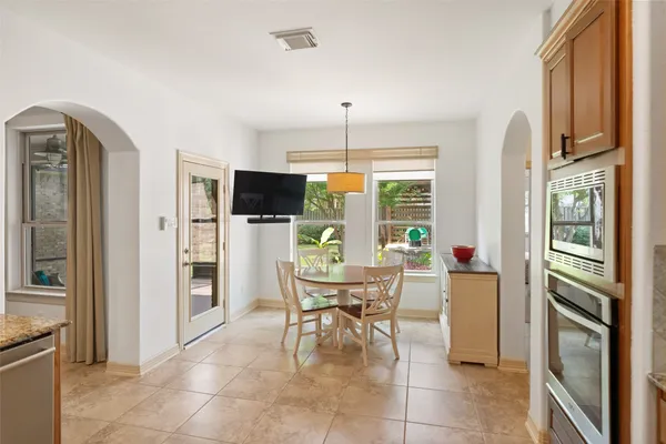 $998,000 | 15 Heather Bank Place, The Woodlands, TX 77382