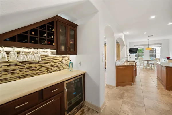 $998,000 | 15 Heather Bank Place, The Woodlands, TX 77382