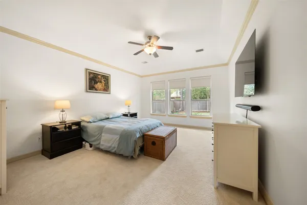 $998,000 | 15 Heather Bank Place, The Woodlands, TX 77382