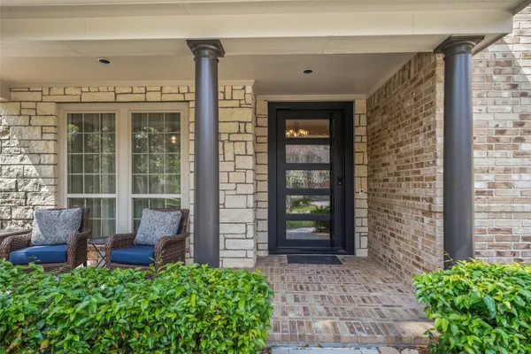 $998,000 | 15 Heather Bank Place, The Woodlands, TX 77382