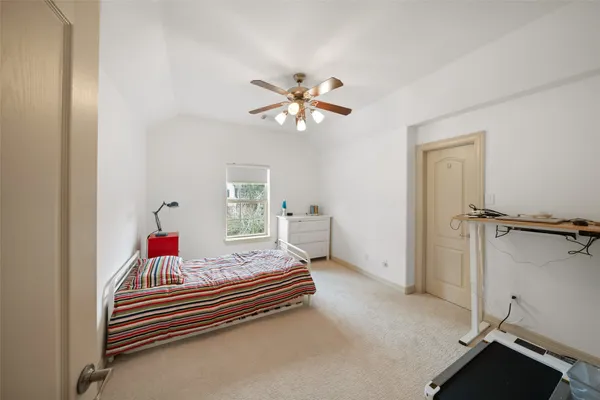 $998,000 | 15 Heather Bank Place, The Woodlands, TX 77382