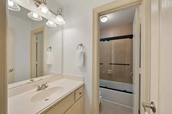 $998,000 | 15 Heather Bank Place, The Woodlands, TX 77382