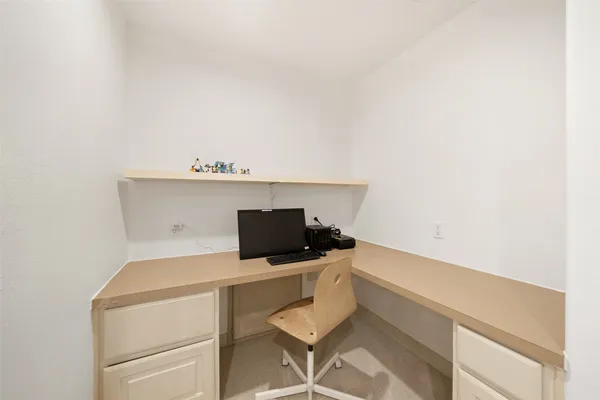 $998,000 | 15 Heather Bank Place, The Woodlands, TX 77382