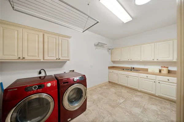 $998,000 | 15 Heather Bank Place, The Woodlands, TX 77382