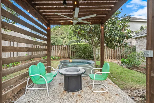 $998,000 | 15 Heather Bank Place, The Woodlands, TX 77382