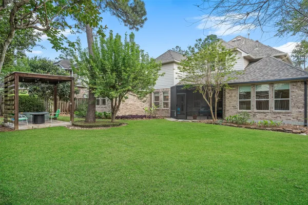 $998,000 | 15 Heather Bank Place, The Woodlands, TX 77382