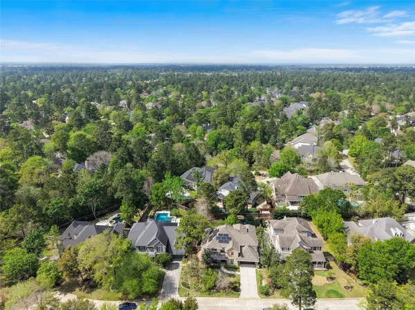 $998,000 | 15 Heather Bank Place, The Woodlands, TX 77382