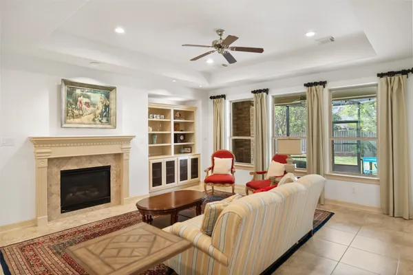 $998,000 | 15 Heather Bank Place, The Woodlands, TX 77382