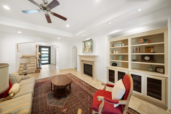 $998,000 | 15 Heather Bank Place, The Woodlands, TX 77382