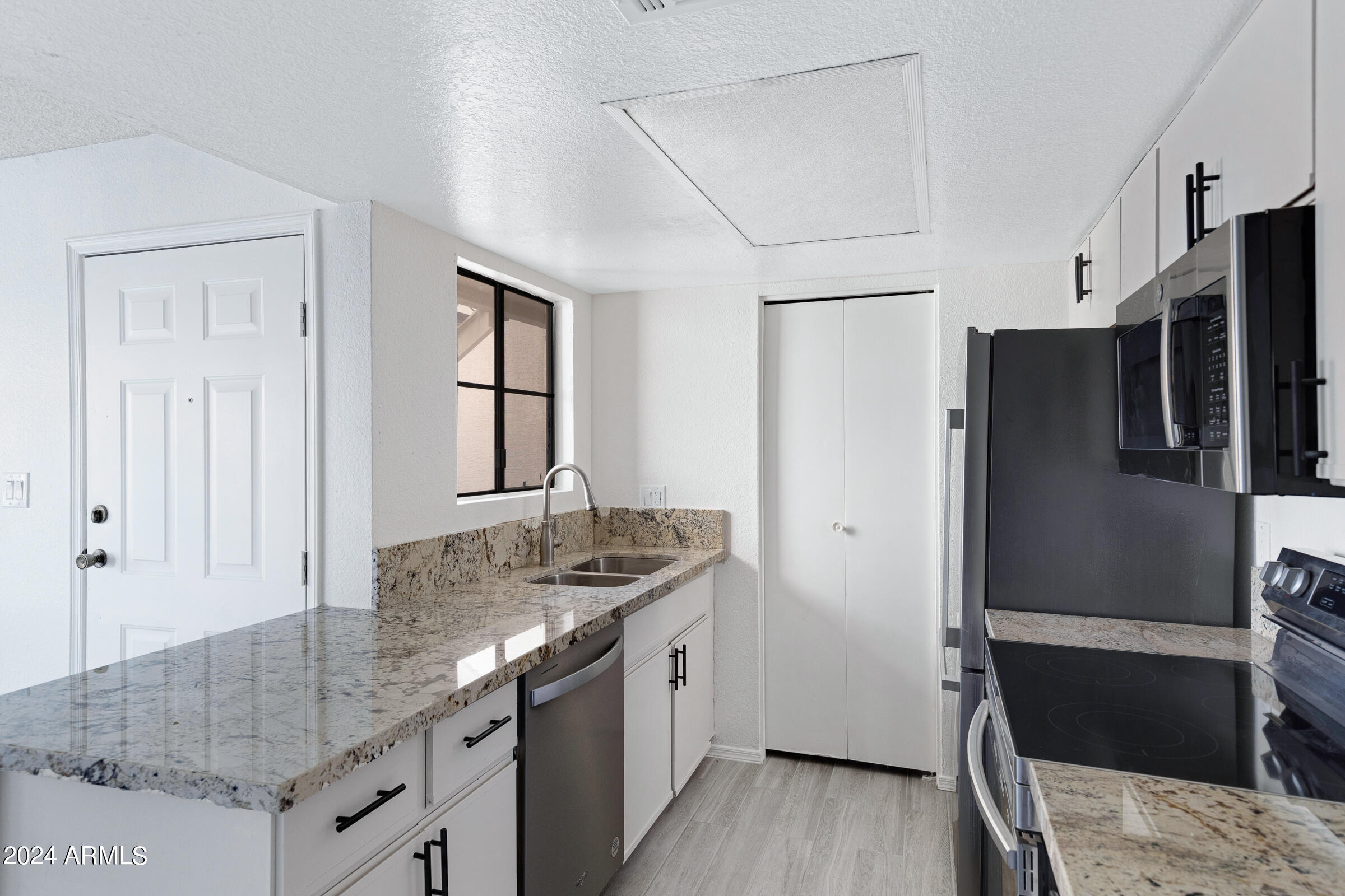 2855 South Ext Road, Unit 136 Mesa, AZ 85210 - Photo 3 of 18 2855 S Ext Rd #136-9