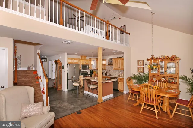 a view of entryway and hall