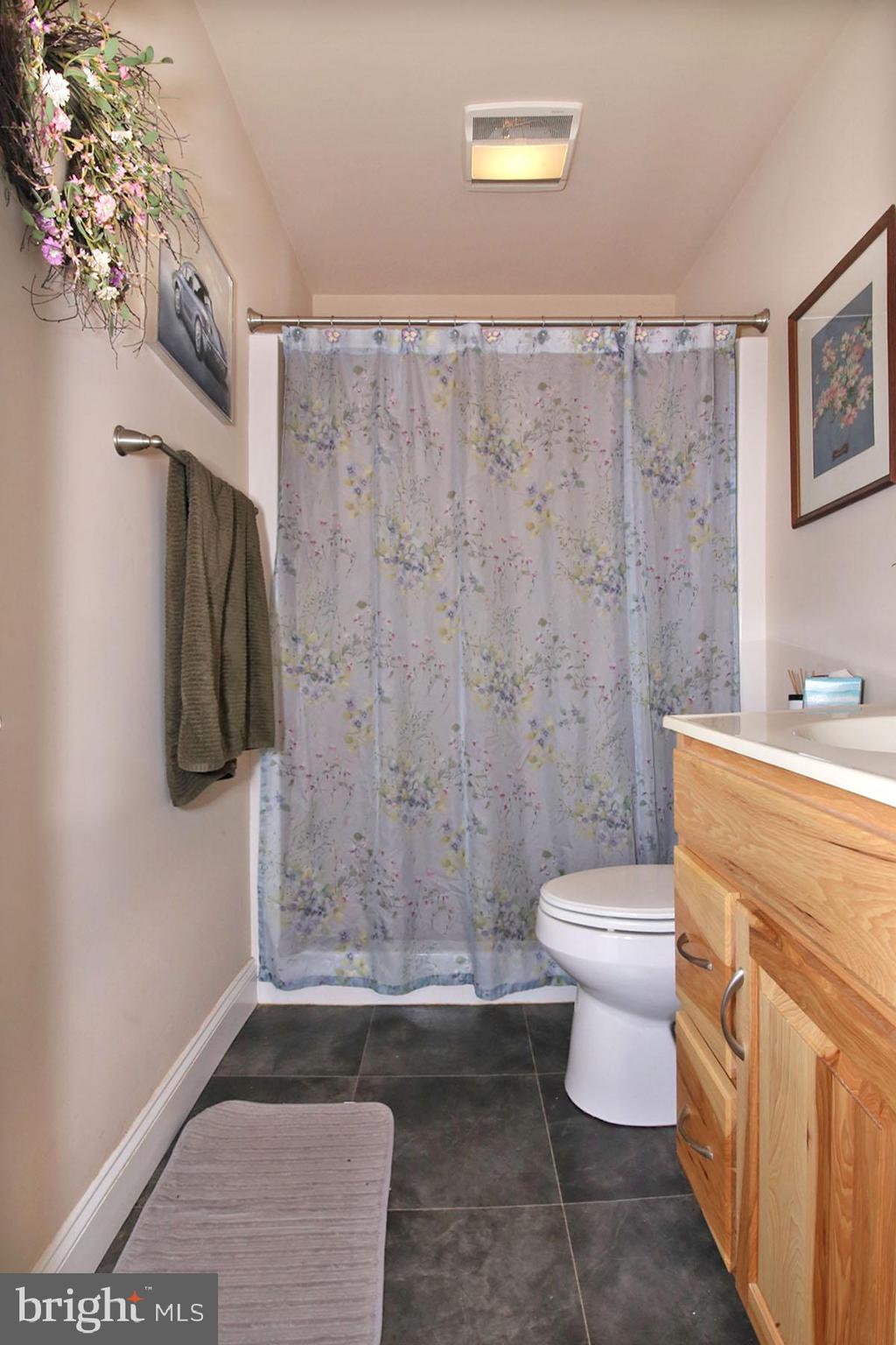 1122 Alden Way Lebanon, PA 17042 - Photo 18 of 66 a bathroom with a toilet and a shower