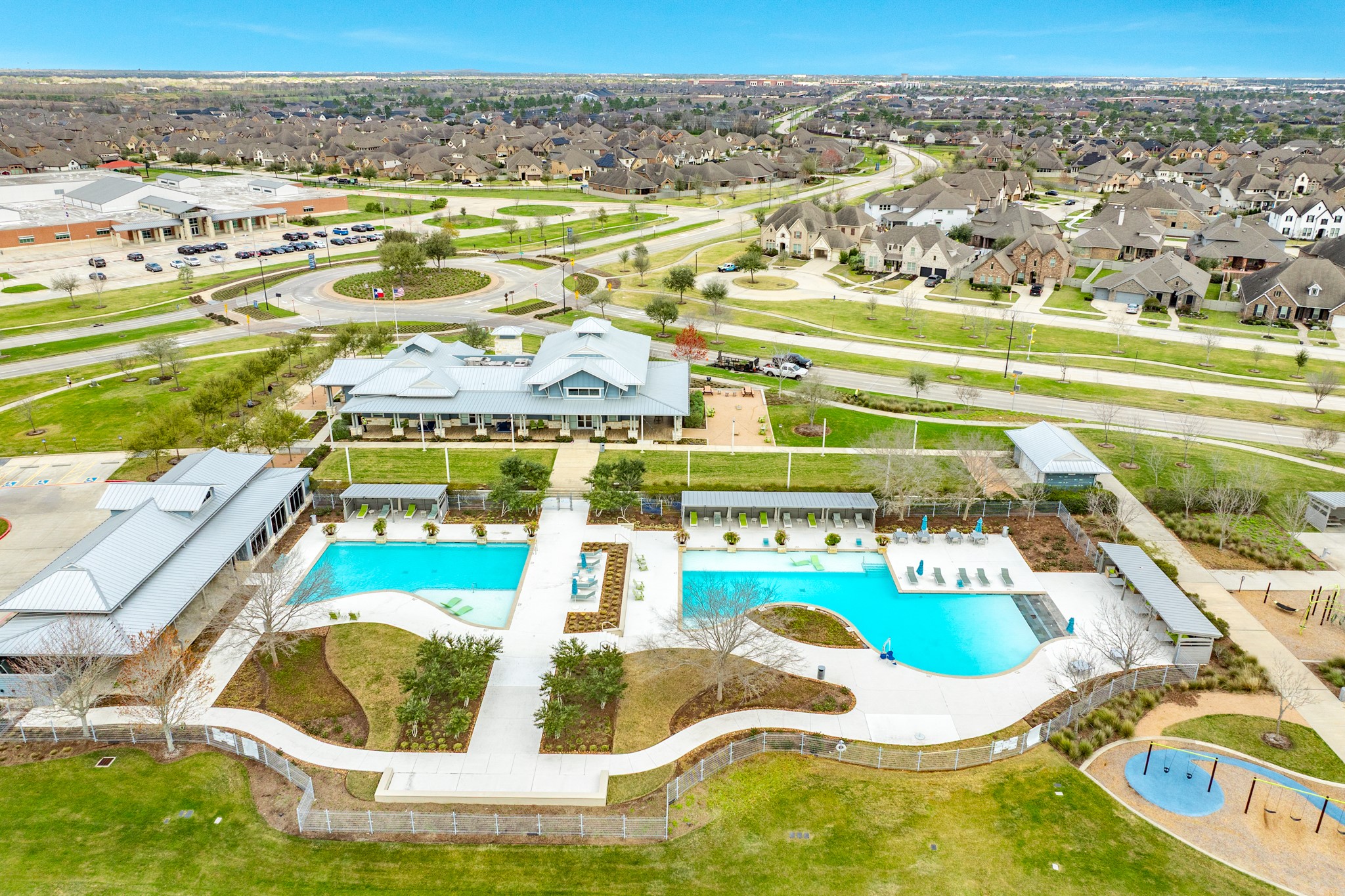 5138 Walnut Grv Lane Manvel, TX 77578 - Photo 39 of 43 a view of a swimming pool with a table and chairs
