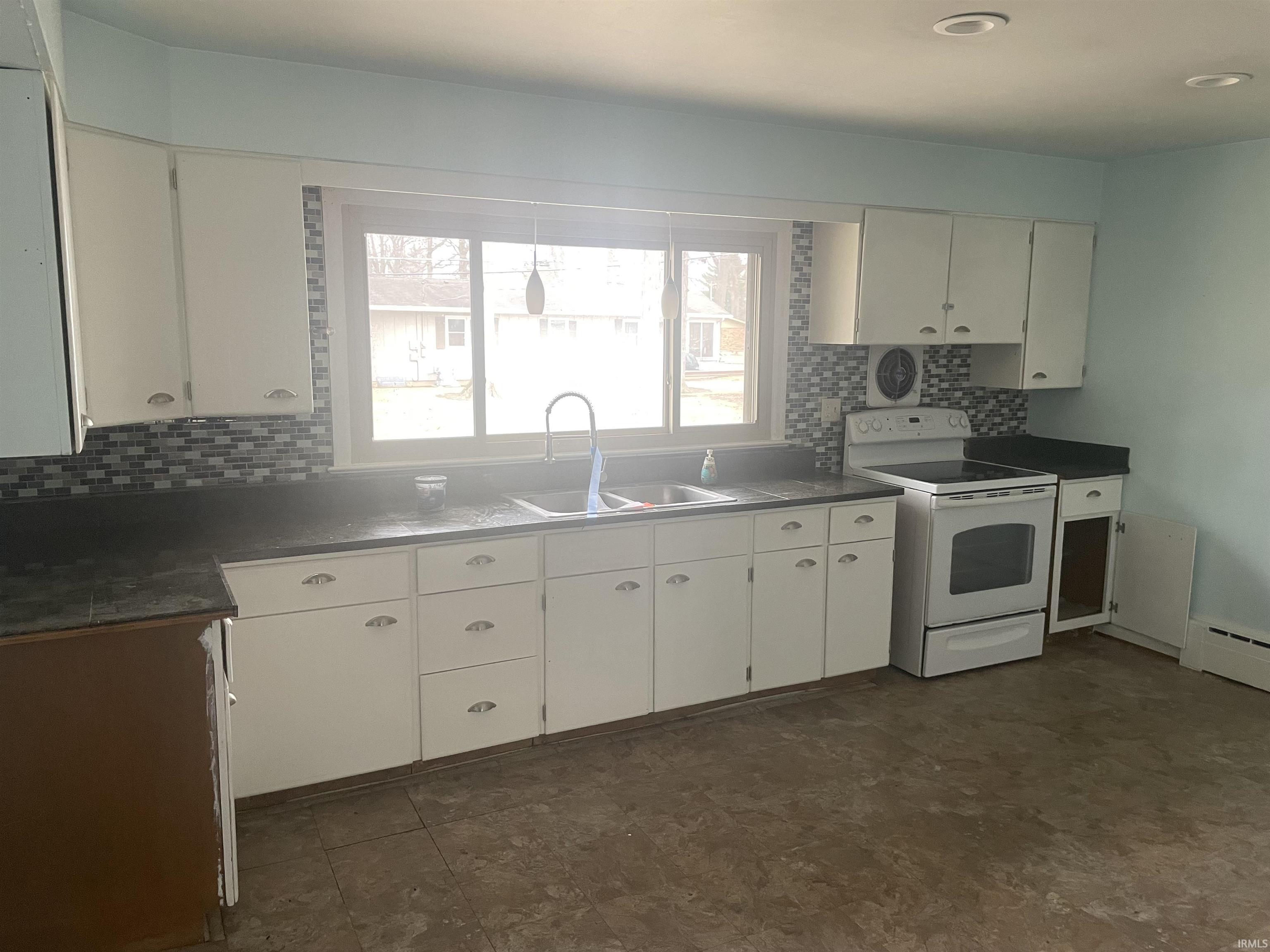 546 West Harrison Avenue Wabash, IN 46992 - Photo 3 of 14