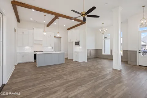 $379,900 | 103 Fountain Mdw Drive, Broussard, LA 70518