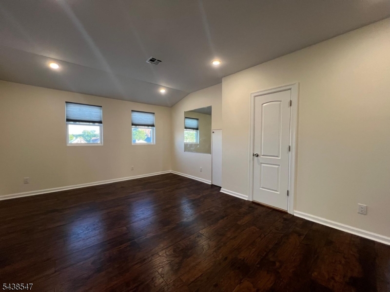 736 Pennington Street Elizabeth, NJ 07202 - Photo 3 of 31