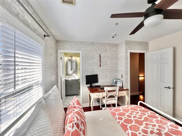 $3,000 | 833 West 4th Street, Charlotte, NC 28202