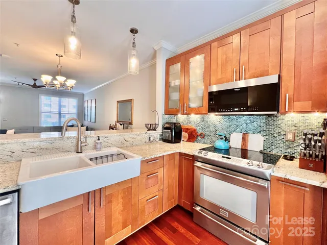 $3,000 | 833 West 4th Street, Charlotte, NC 28202