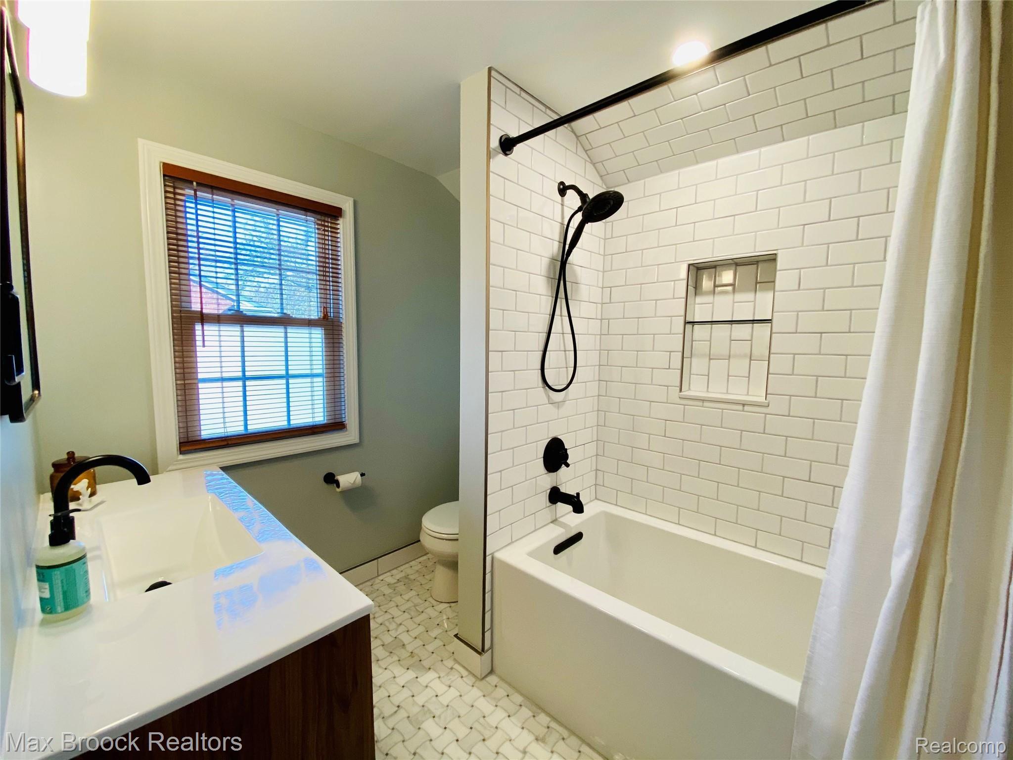 2633 Trafford Road Royal Oak, MI 48073 - Photo 24 of 40 24.jpg