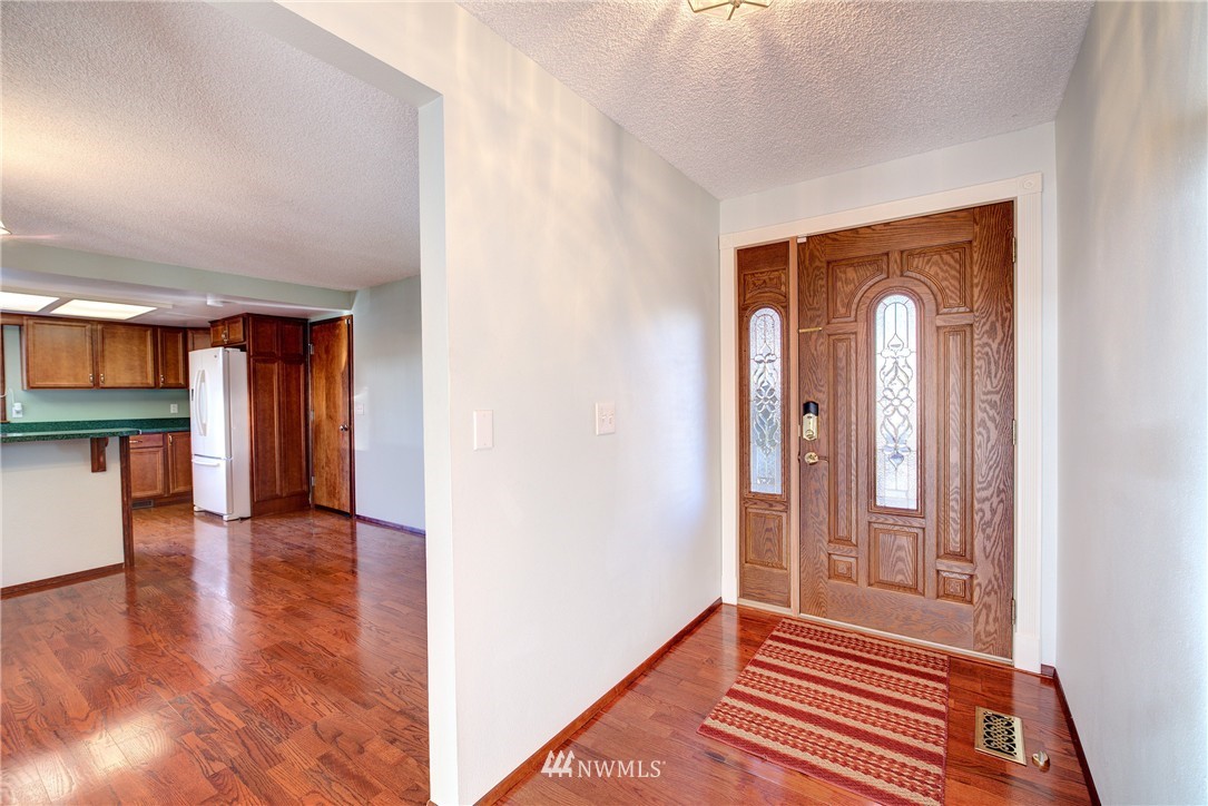 13025 Southeast 164th Street Renton, WA 98058 - Photo 2 of 22 Gallery Image 2