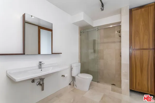 $5,600 | 8787 Shoreham Drive, Unit 610, West Hollywood, CA 90069