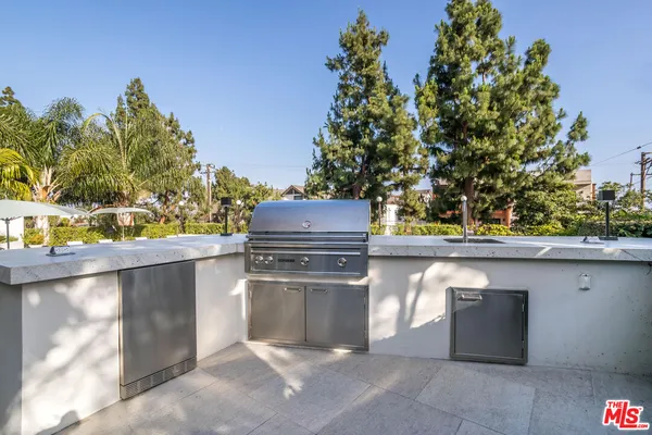 $5,600 | 8787 Shoreham Drive, Unit 610, West Hollywood, CA 90069