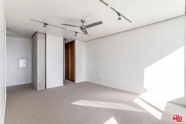 $5,600 | 8787 Shoreham Drive, Unit 610, West Hollywood, CA 90069