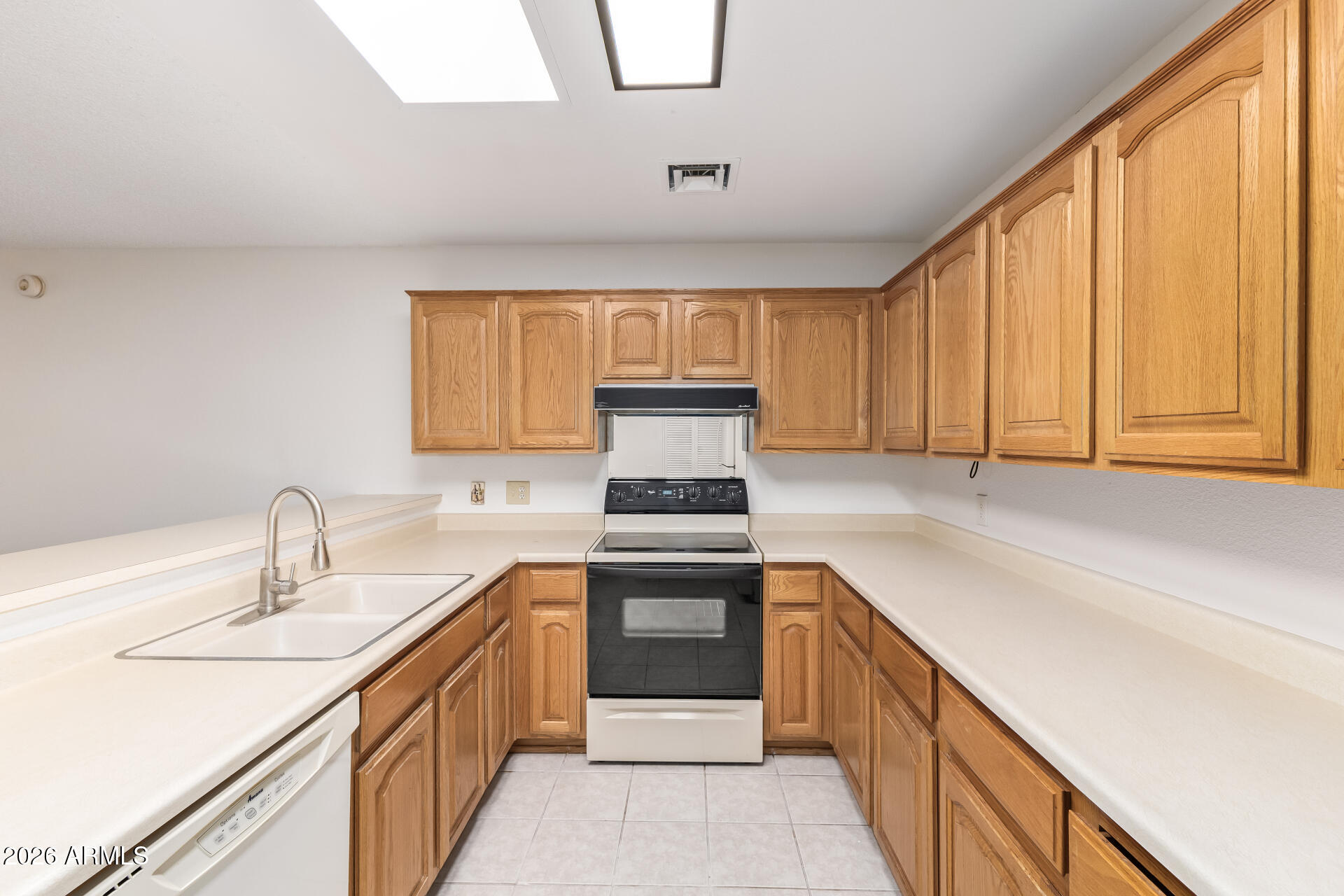 14300 West Bell Road, Unit 80 Surprise, AZ 85374 - Photo 10 of 36 Kitchen