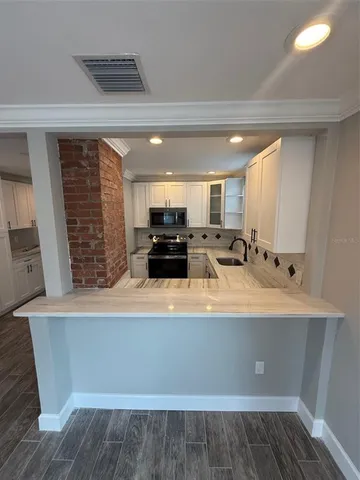 $2,300 | 214 Columbia Drive, Unit 2, Tampa, FL 33606