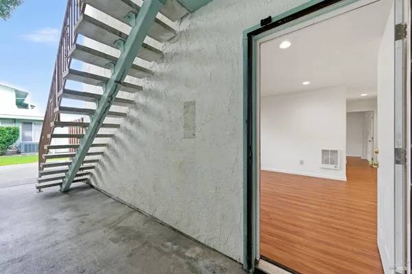 $190,000 | 423 Gregory Lane, Unit 28, Fairfield, CA 94533