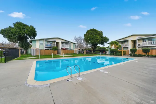 $190,000 | 423 Gregory Lane, Unit 28, Fairfield, CA 94533