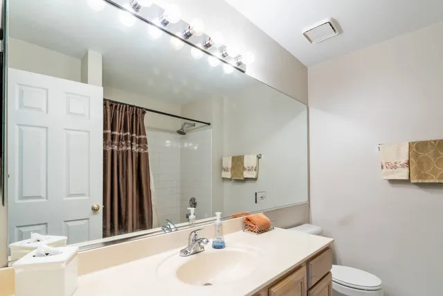 $430,000 | 232 Manor Drive, Buffalo Grove, IL 60089