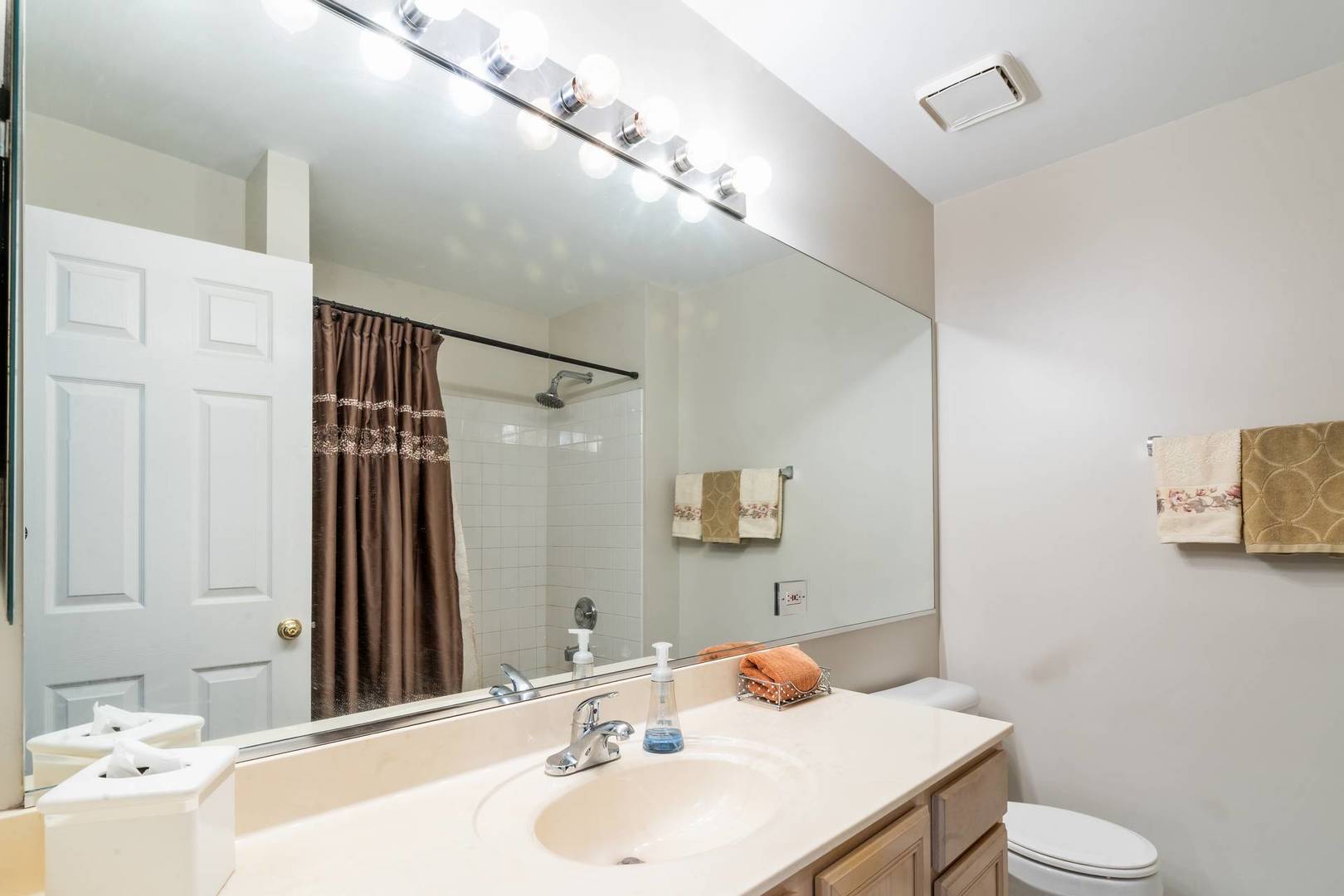 232 Manor Drive Buffalo Grove, IL 60089 - Photo 12 of 21 a bathroom with a sink toilet and shower