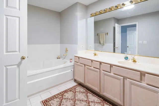 $430,000 | 232 Manor Drive, Buffalo Grove, IL 60089