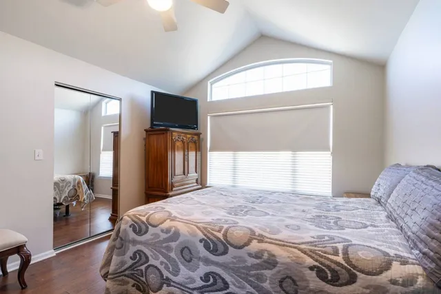 $430,000 | 232 Manor Drive, Buffalo Grove, IL 60089